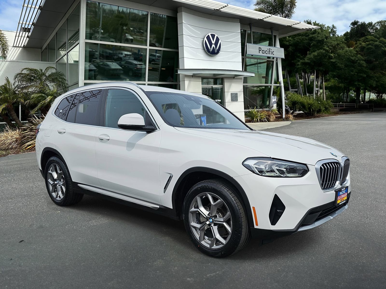 Used 2024 BMW X3 sDrive30i w/ Convenience Package RWD image 3