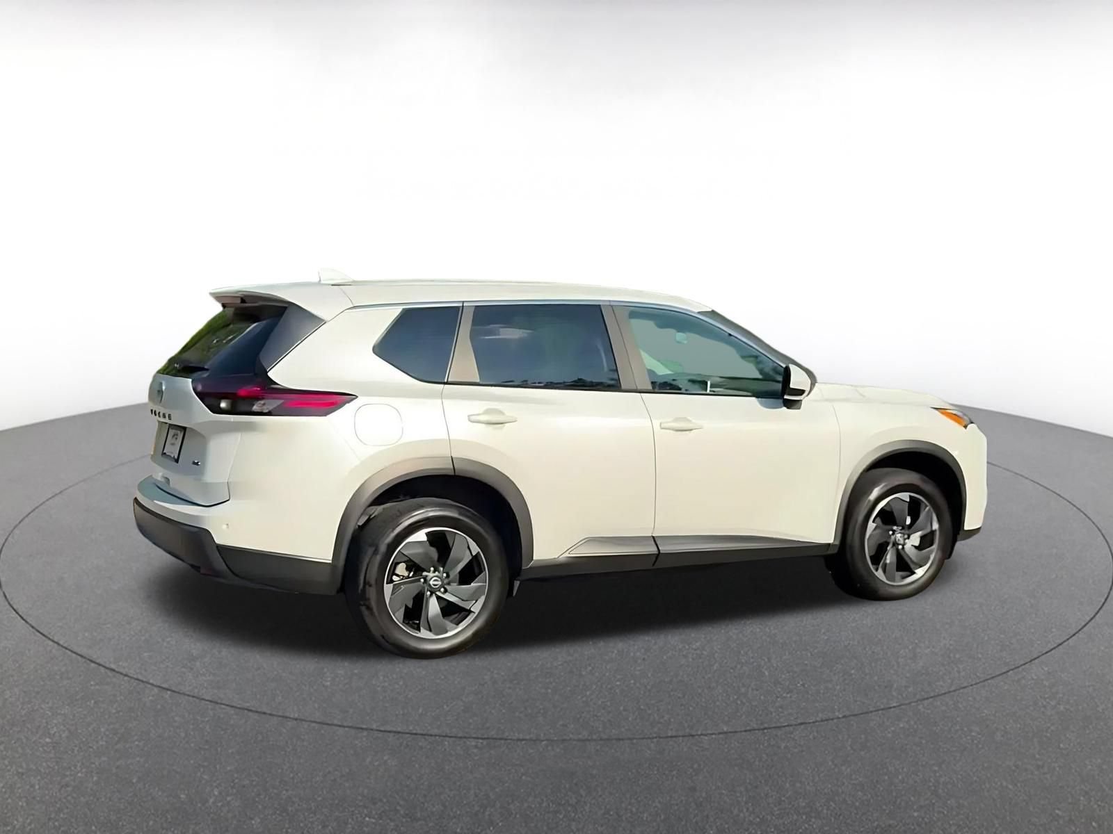 Used 2025 Nissan Rogue SV AWD/4WD image 14