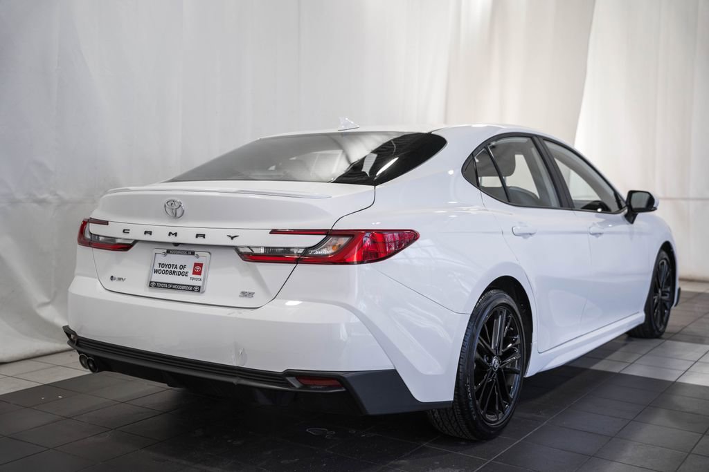 Used 2025 Toyota Camry SE image 4