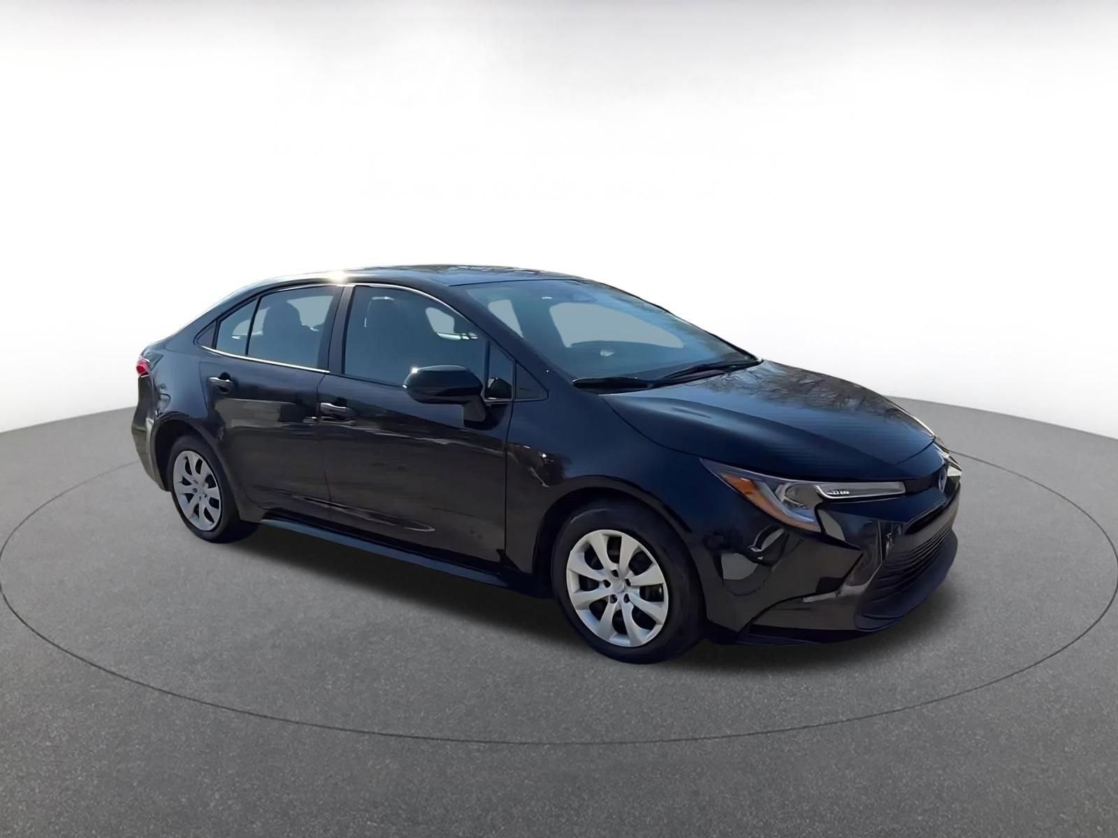 Used 2025 Toyota Corolla LE video 2