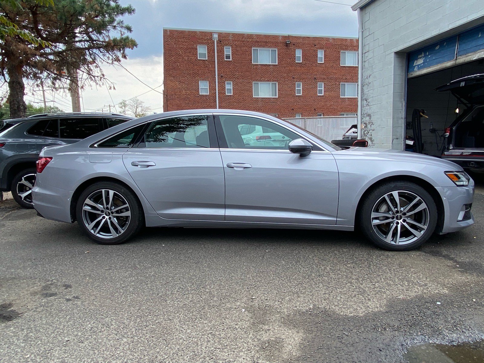 Used 2023 Audi A6 2.0T Premium w/ Convenience Package AWD/4WD image 2