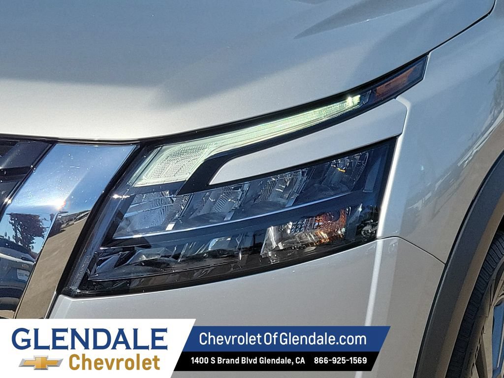 Used 2025 Nissan Pathfinder SV FWD image 17