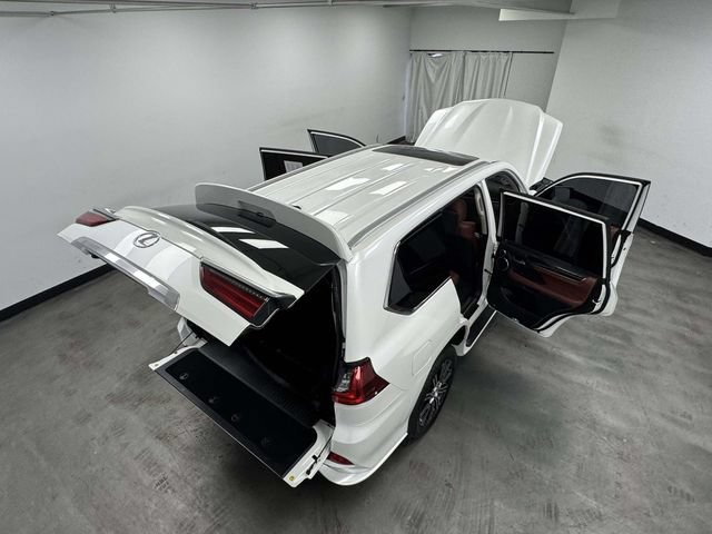 Used 2019 Lexus LX 570 4WD w/ Luxury Package image 16