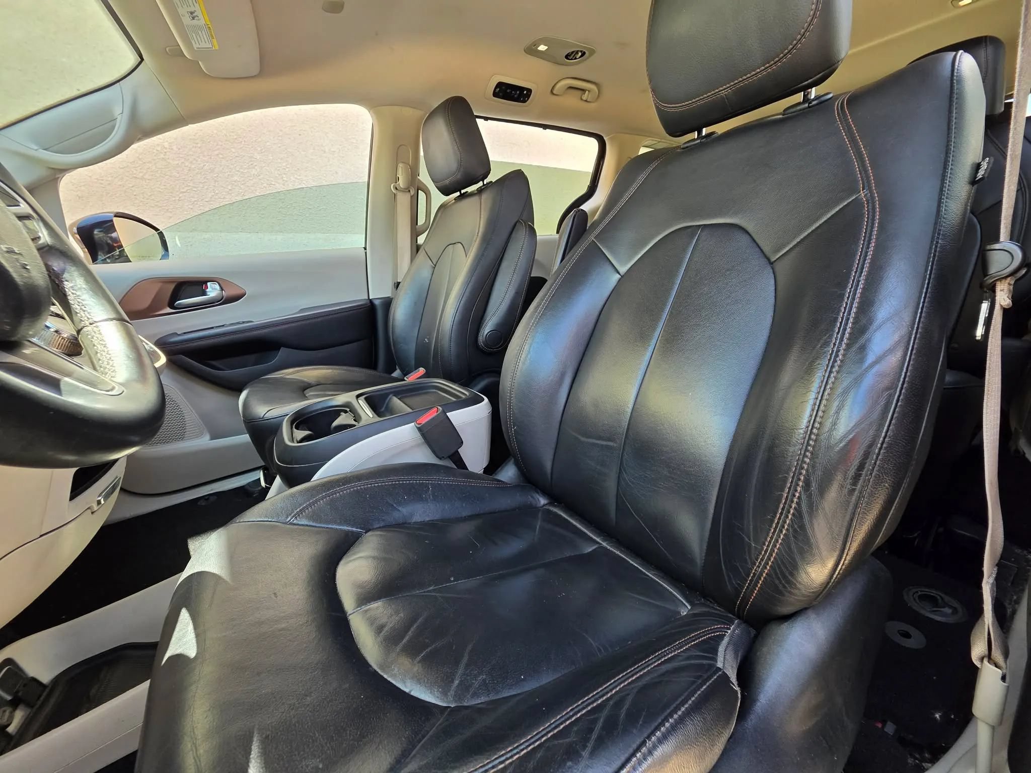 Used 2017 Chrysler Pacifica Touring-L w/ Tire & Wheel Group FWD image 10