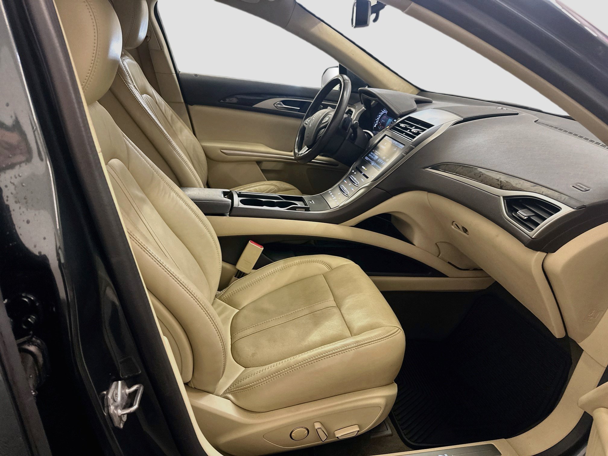 Used 2015 Lincoln MKZ w/ Equipment Group 102A Reserve FWD image 32