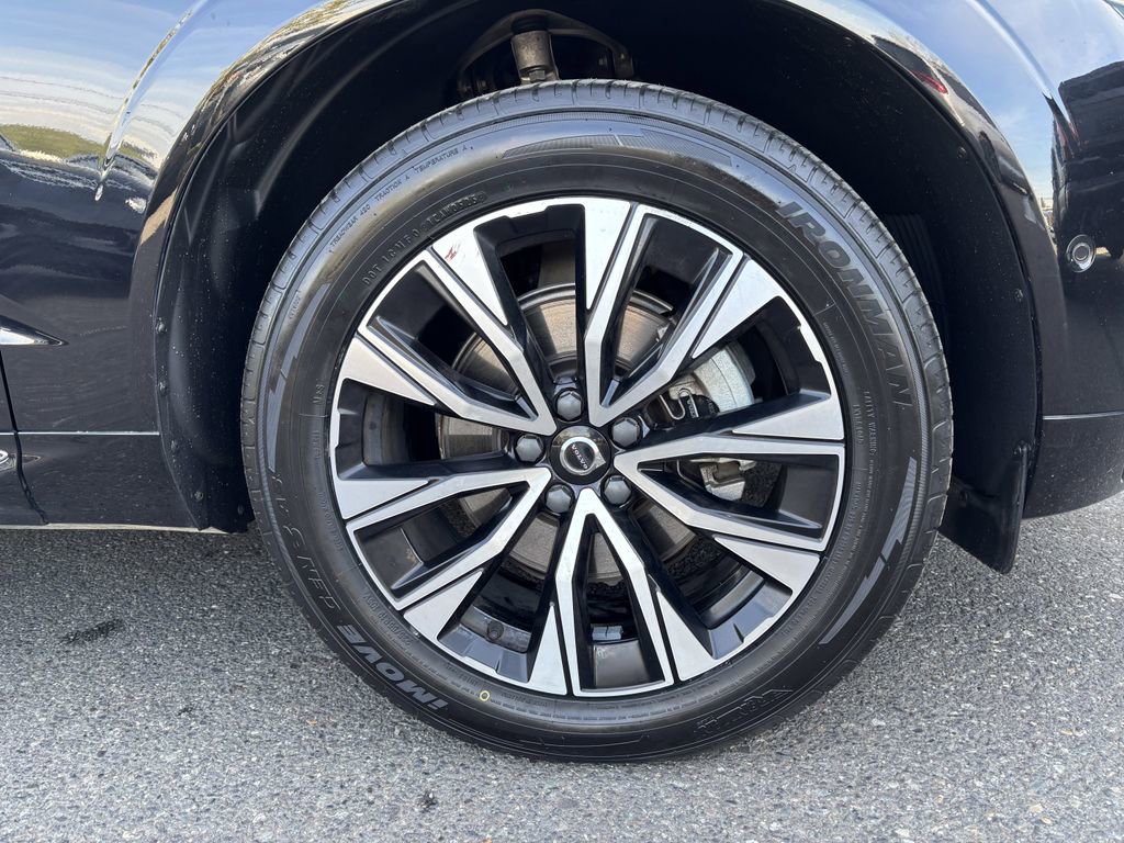 Used 2023 Volvo XC60 B5 Plus AWD/4WD image 9