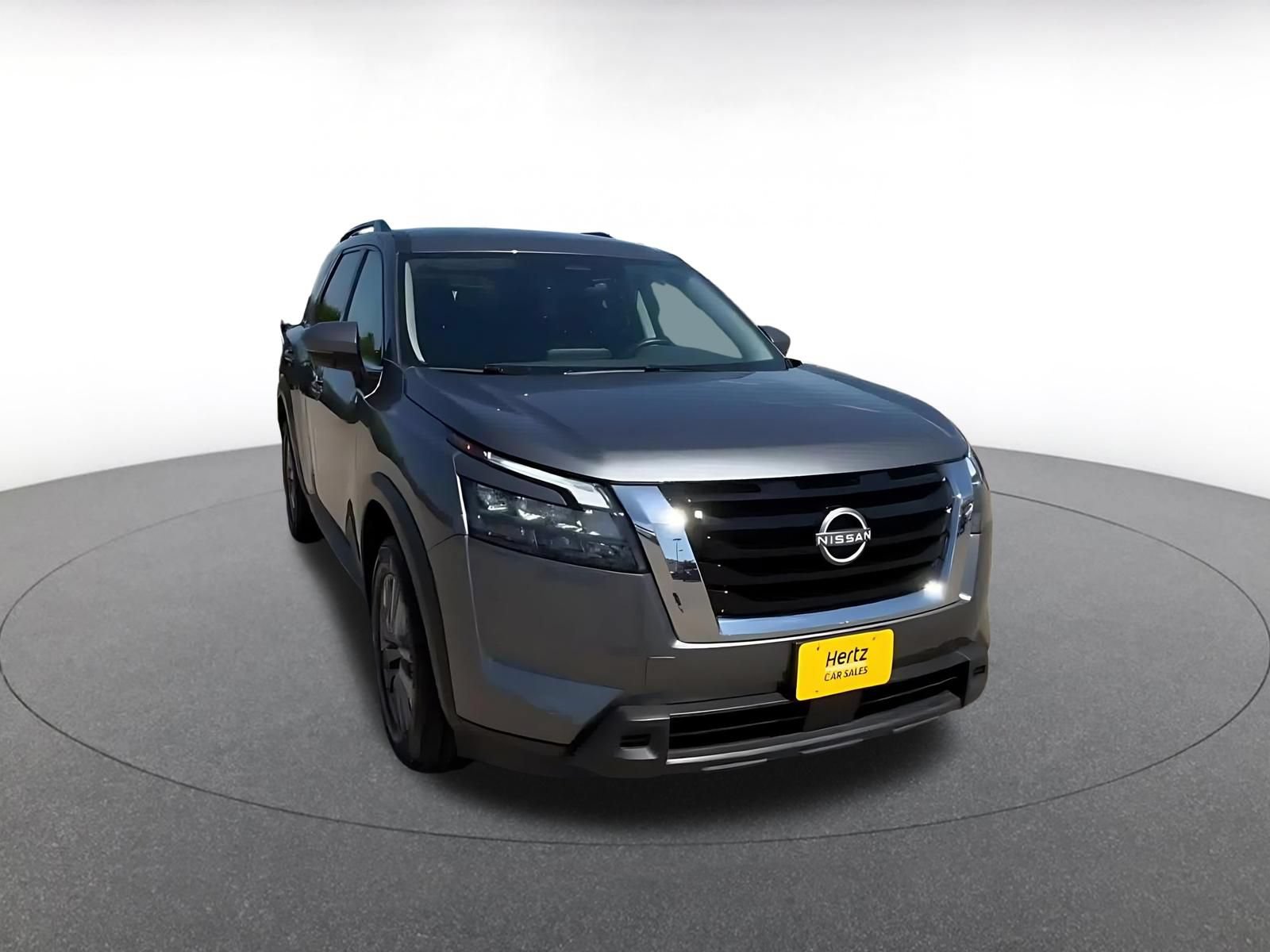 Used 2025 Nissan Pathfinder SV FWD image 3