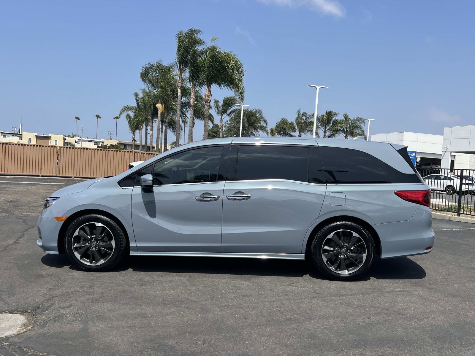 Certified 2023 Honda Odyssey Elite image 2