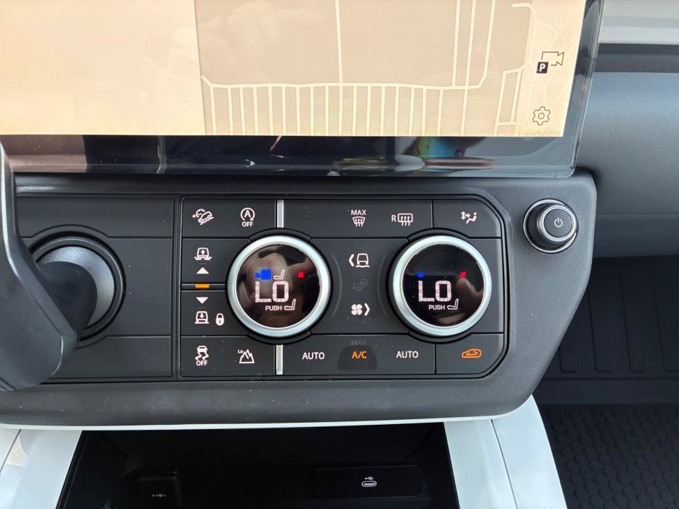 New 2026 Land Rover Defender 110 X-Dynamic SE AWD/4WD image 18