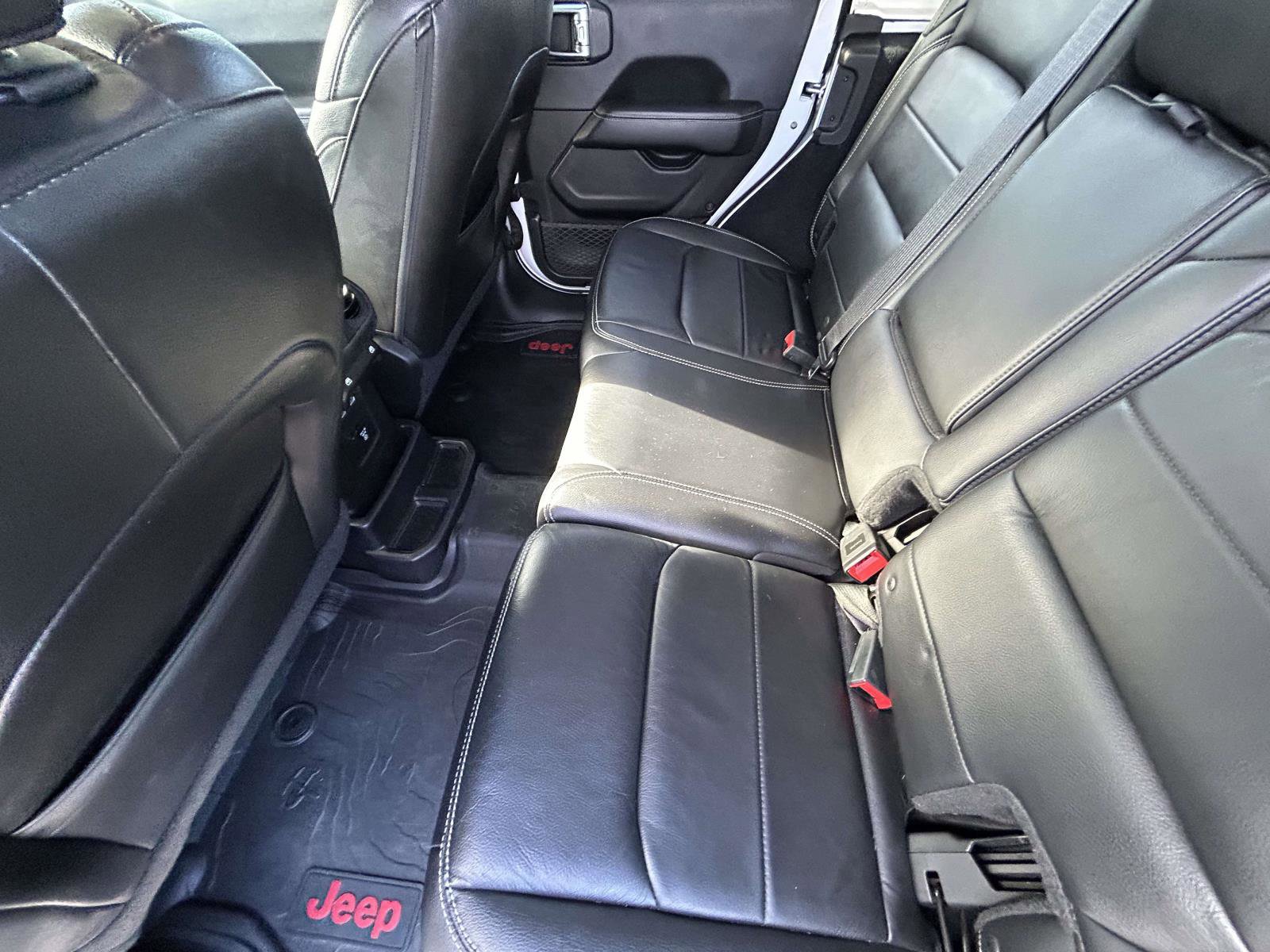 Used 2018 Jeep Wrangler Unlimited Sahara image 11