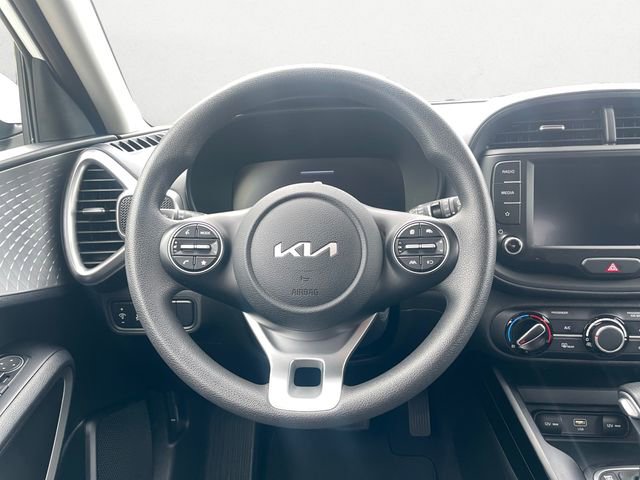 Used 2023 Kia Soul LX w/ LX Technology Package image 12