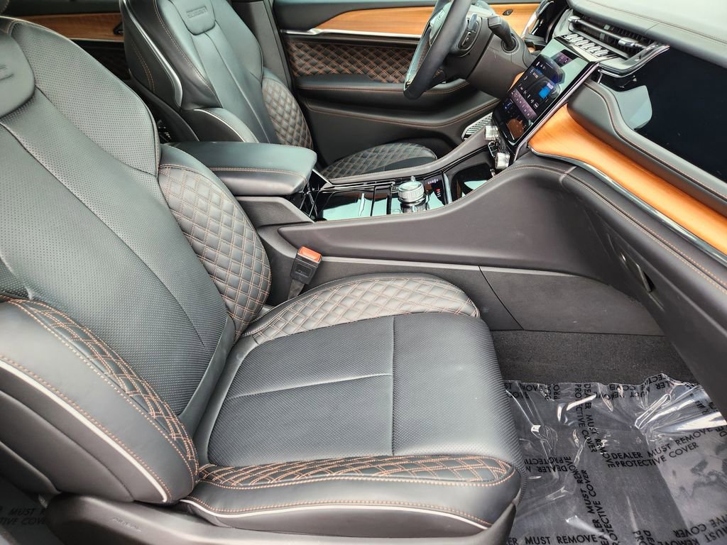 Used 2025 Jeep Grand Cherokee L Summit image 13