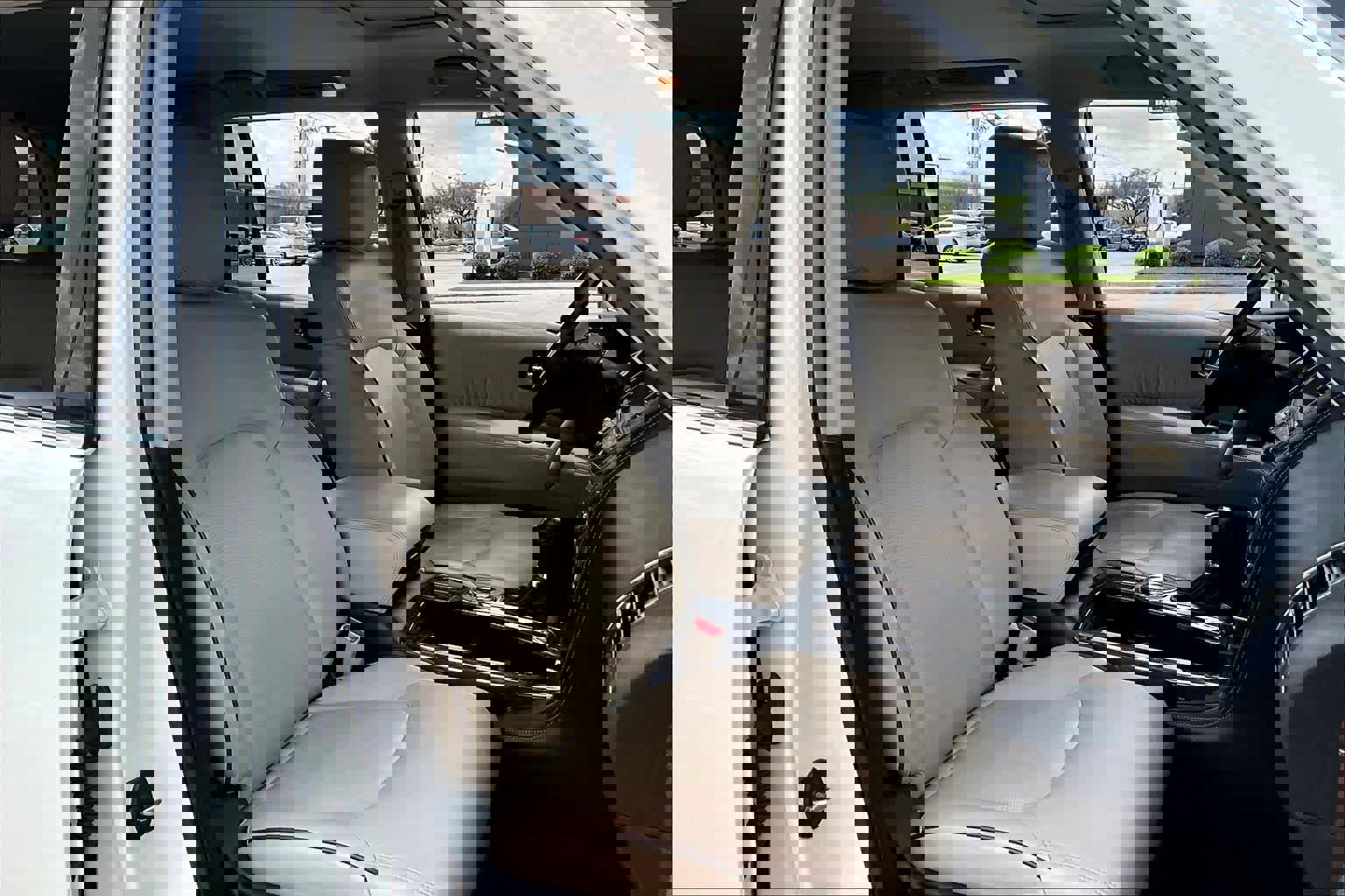 Used 2020 Nissan Armada Platinum w/ Captain's Chairs Package image 9