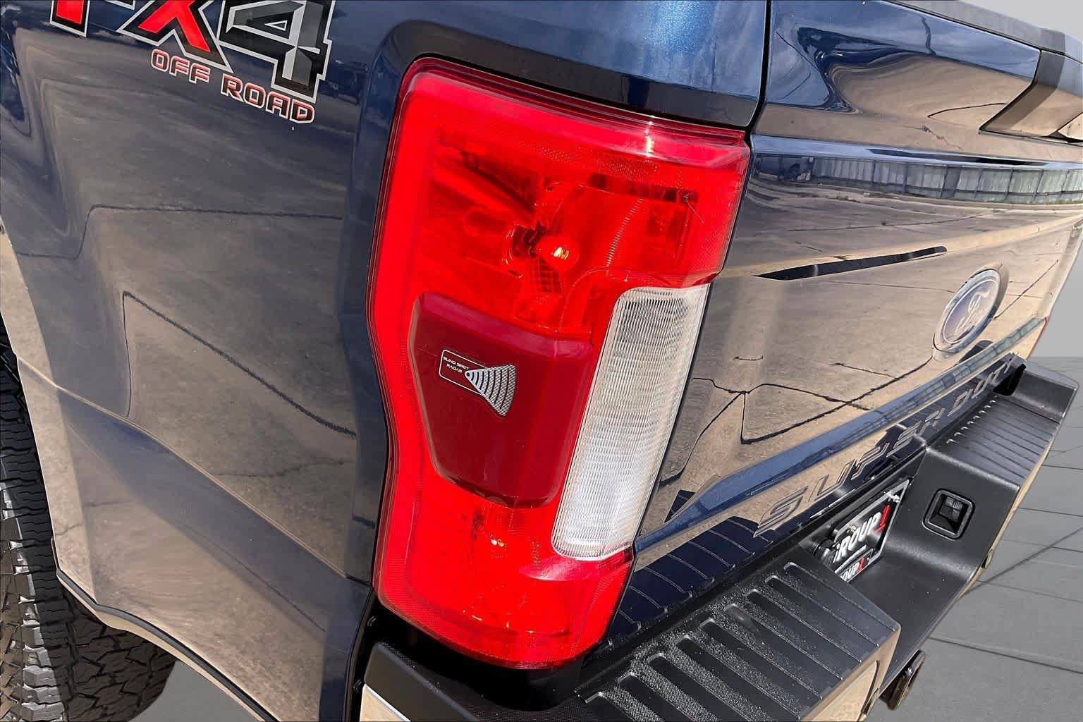 Used 2017 Ford F250 Lariat w/ FX4 Off-Road Package AWD/4WD image 29
