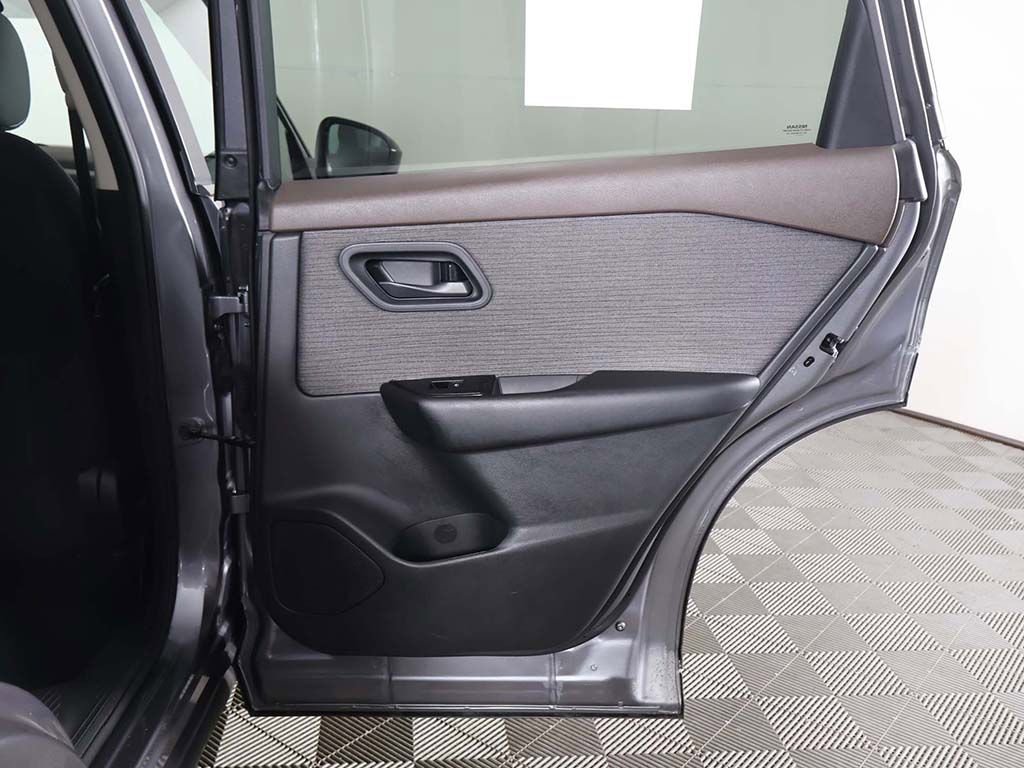 Used 2023 Nissan Rogue S image 30