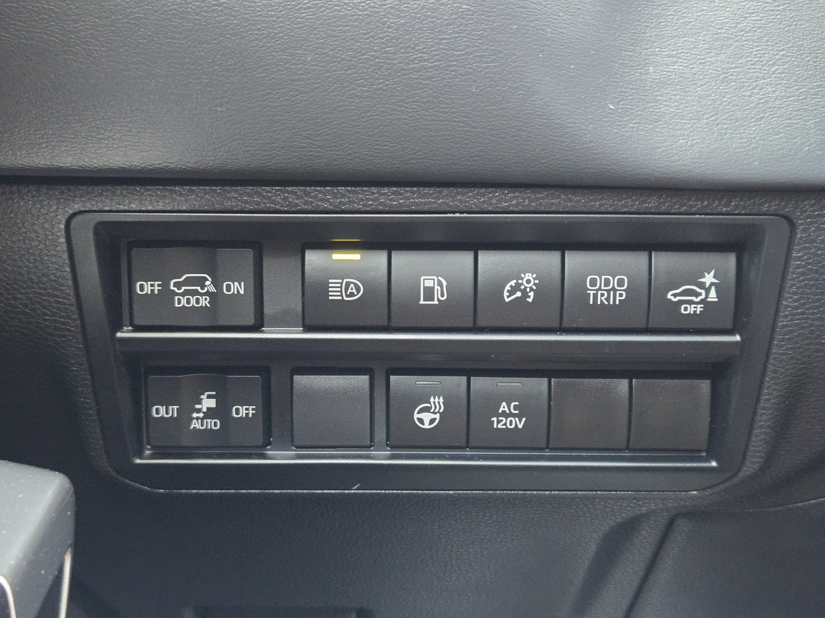 Used 2024 Toyota Sequoia Platinum AWD/4WD image 19