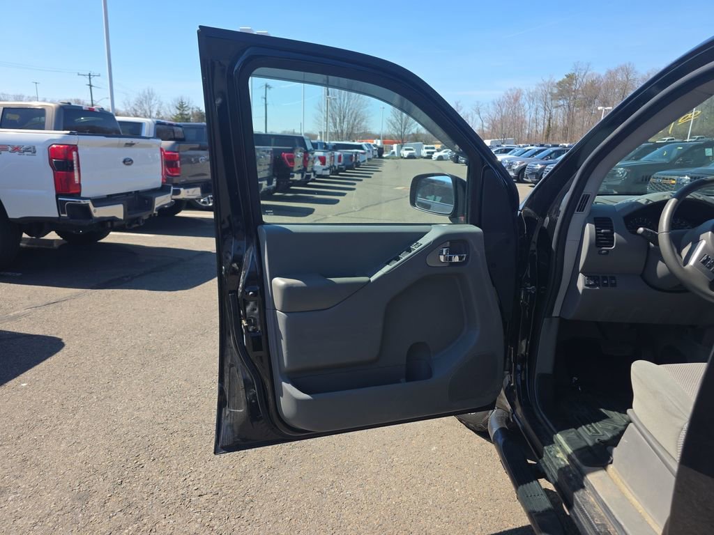 Used 2018 Nissan Frontier SV image 20
