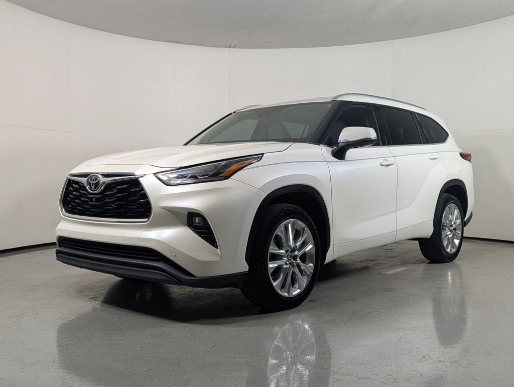 Used 2021 Toyota Highlander Limited FWD image 3
