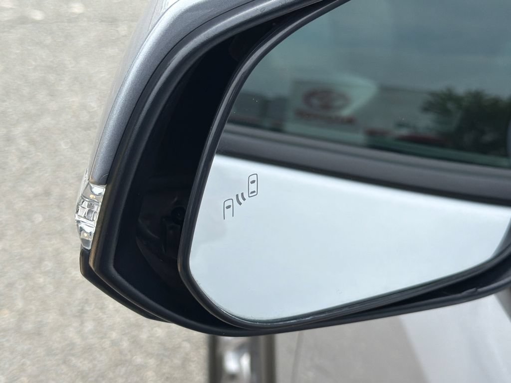 Used 2025 Toyota RAV4 XLE AWD/4WD image 16
