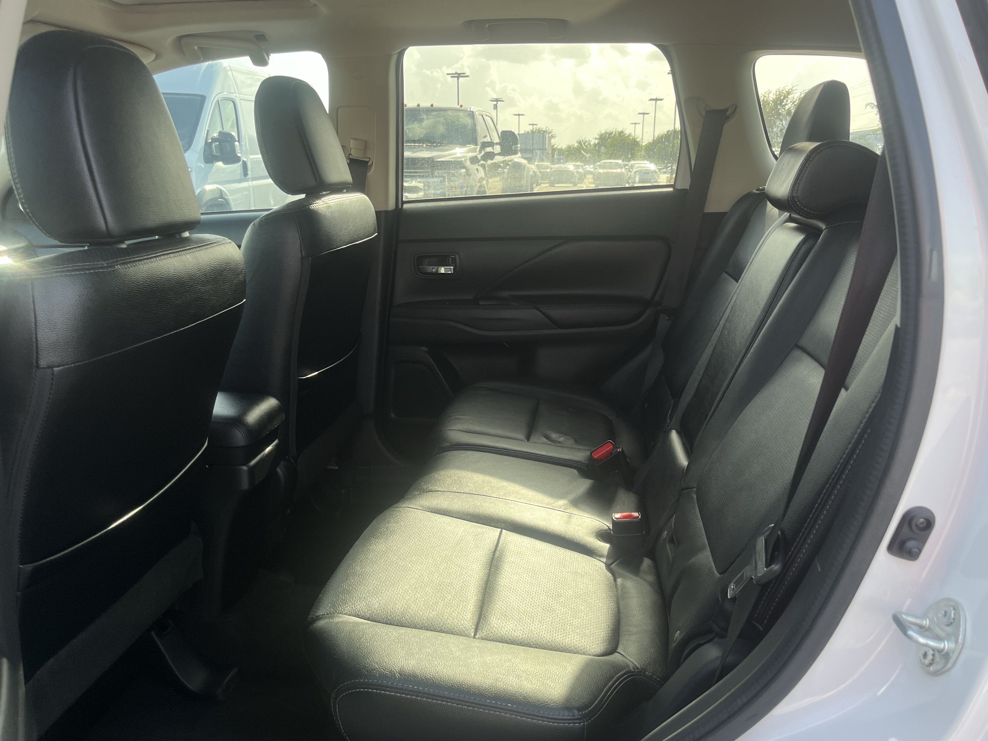 Used 2018 Mitsubishi Outlander GT AWD/4WD image 32