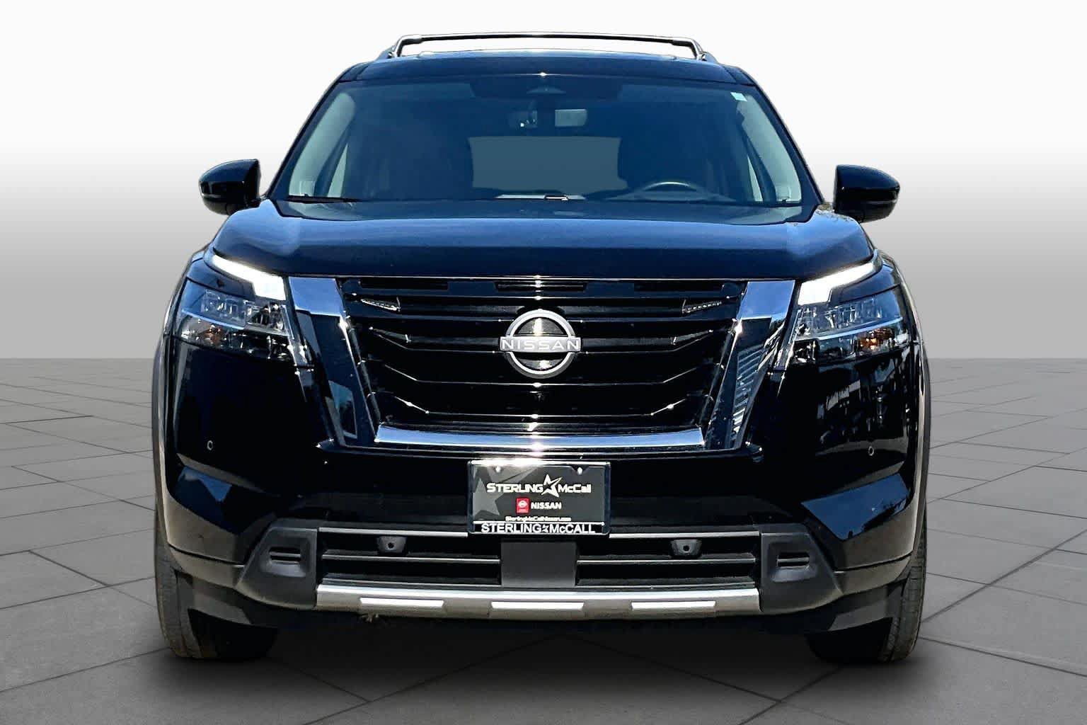 Certified 2024 Nissan Pathfinder Platinum FWD image 4