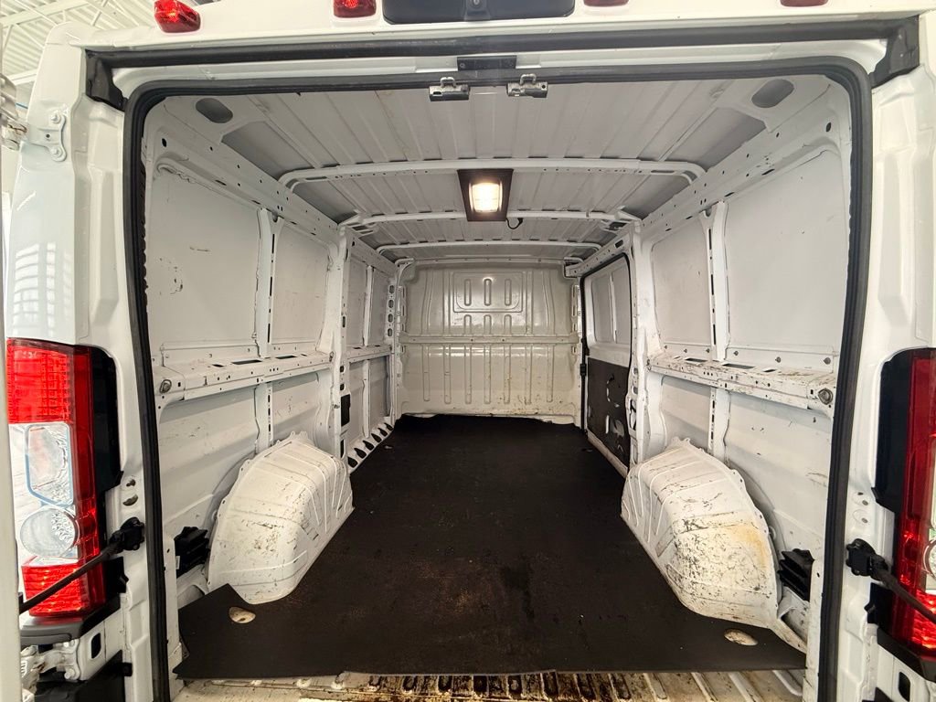 Used 2022 RAM ProMaster 2500 w/ Driver Convenience Group image 12