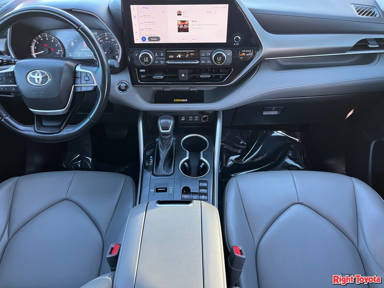 Used 2023 Toyota Highlander XLE FWD image 18