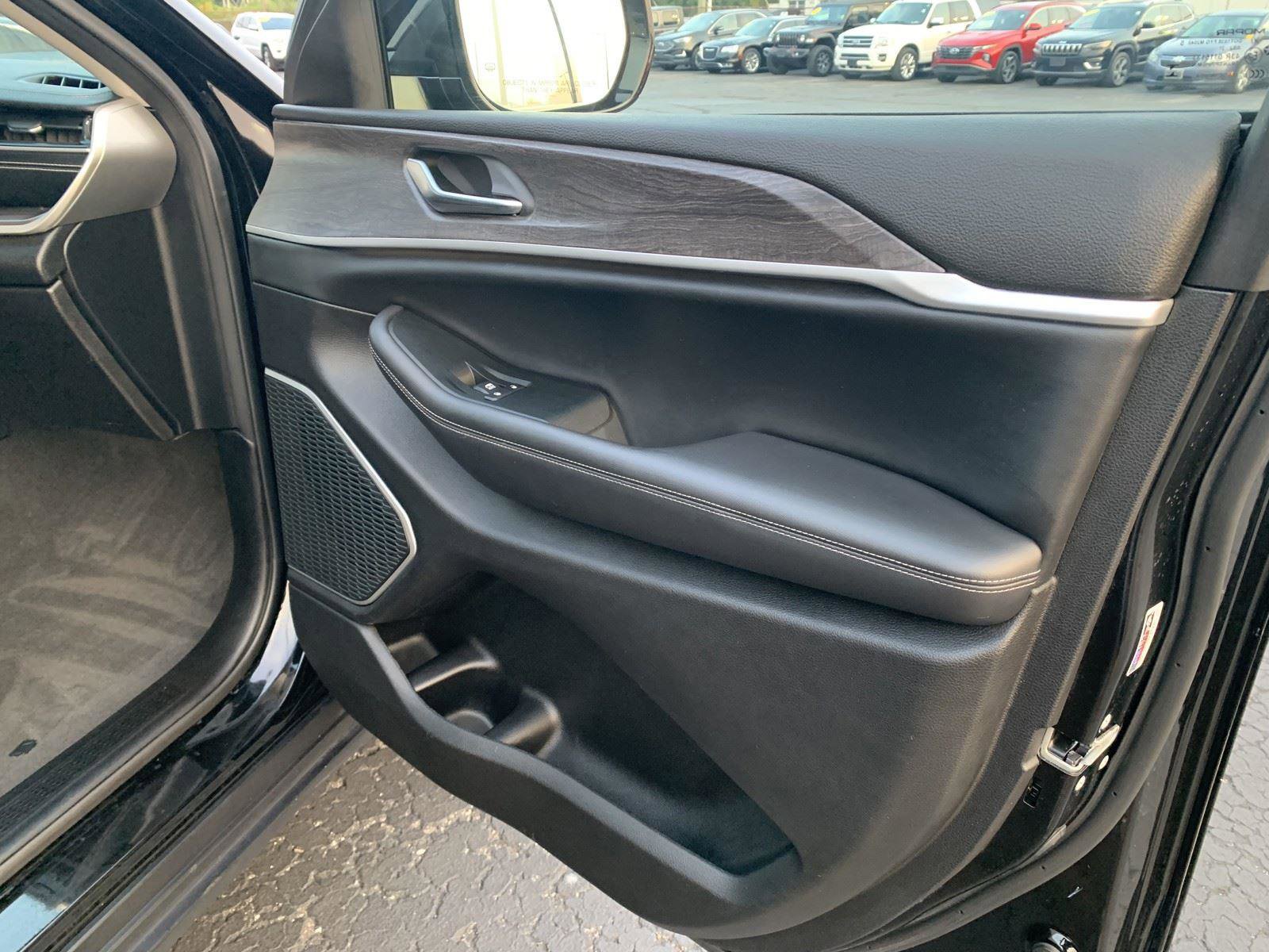 Used 2021 Jeep Grand Cherokee L Limited image 12