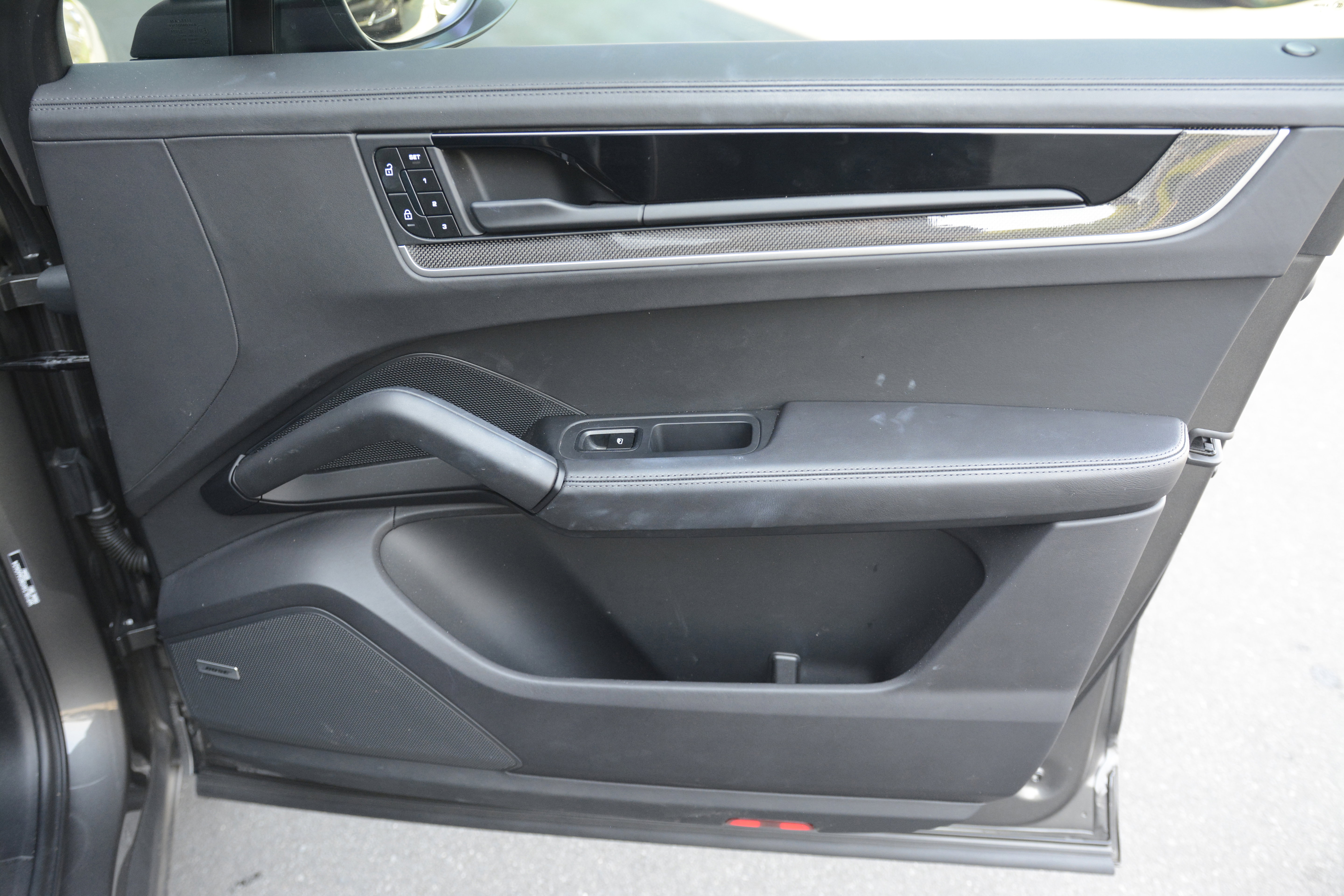 Certified 2024 Porsche Cayenne S AWD/4WD image 25