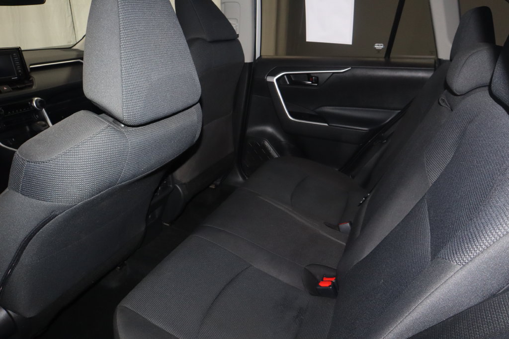 Used 2022 Toyota RAV4 LE AWD/4WD image 15