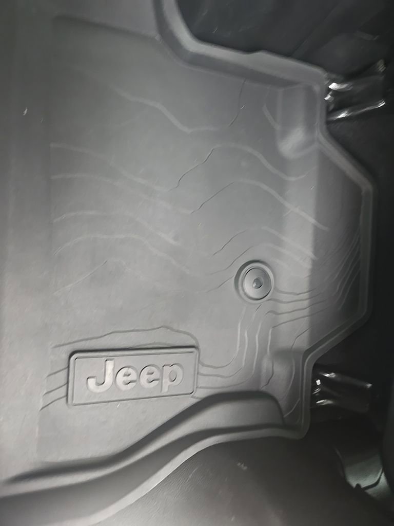 Used 2021 Jeep Gladiator Willys image 33