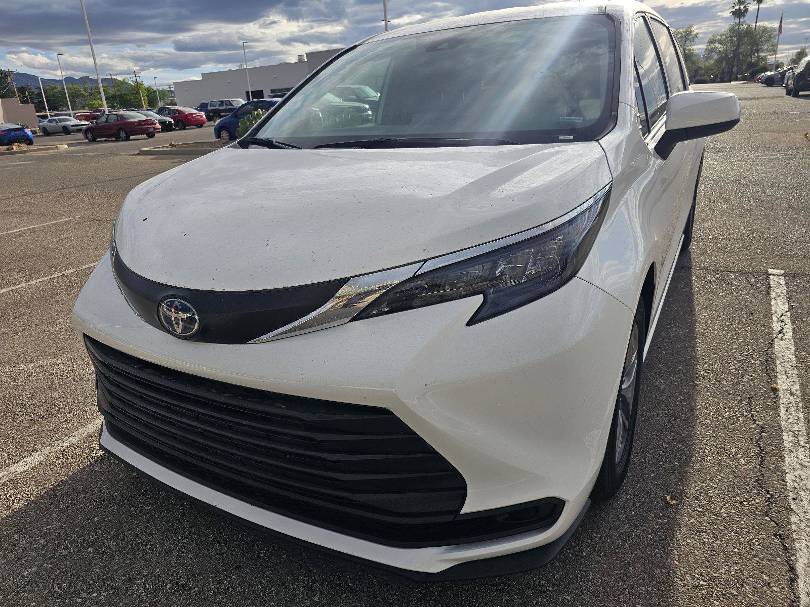 Used 2025 Toyota Sienna LE image 11
