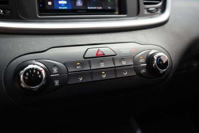 Used 2016 Kia Sorento LX image 28