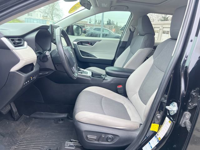 Used 2021 Toyota RAV4 XLE w/ Convenience Package image 17