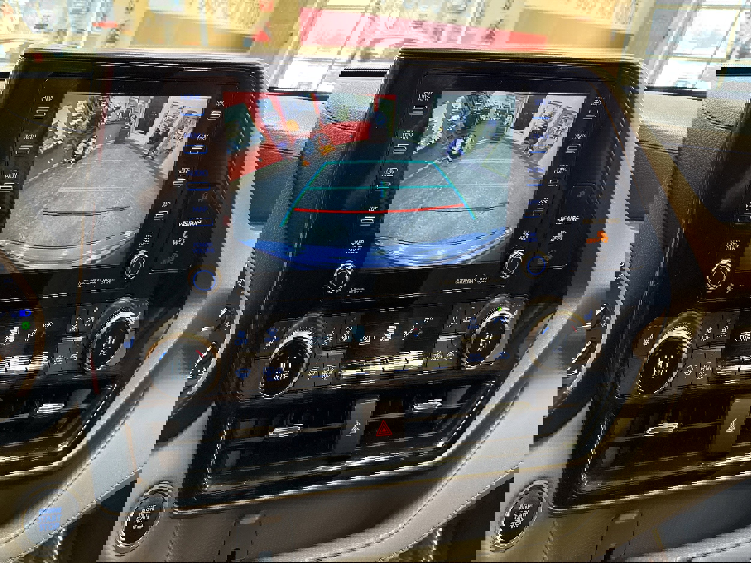 Used 2021 Toyota Highlander XLE image 42