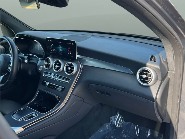 Used 2021 Mercedes-Benz GLC 300 4MATIC image 17