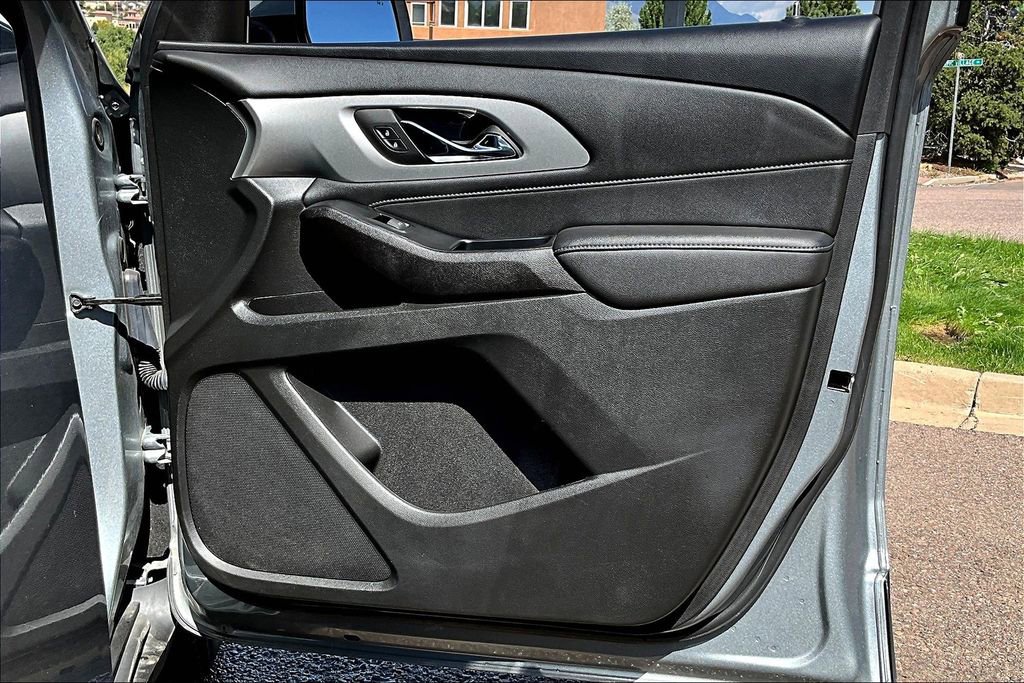 Used 2023 Chevrolet Traverse LT image 19