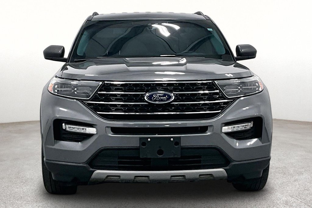 Used 2023 Ford Explorer XLT w/ Equipment Group 202A RWD image 3
