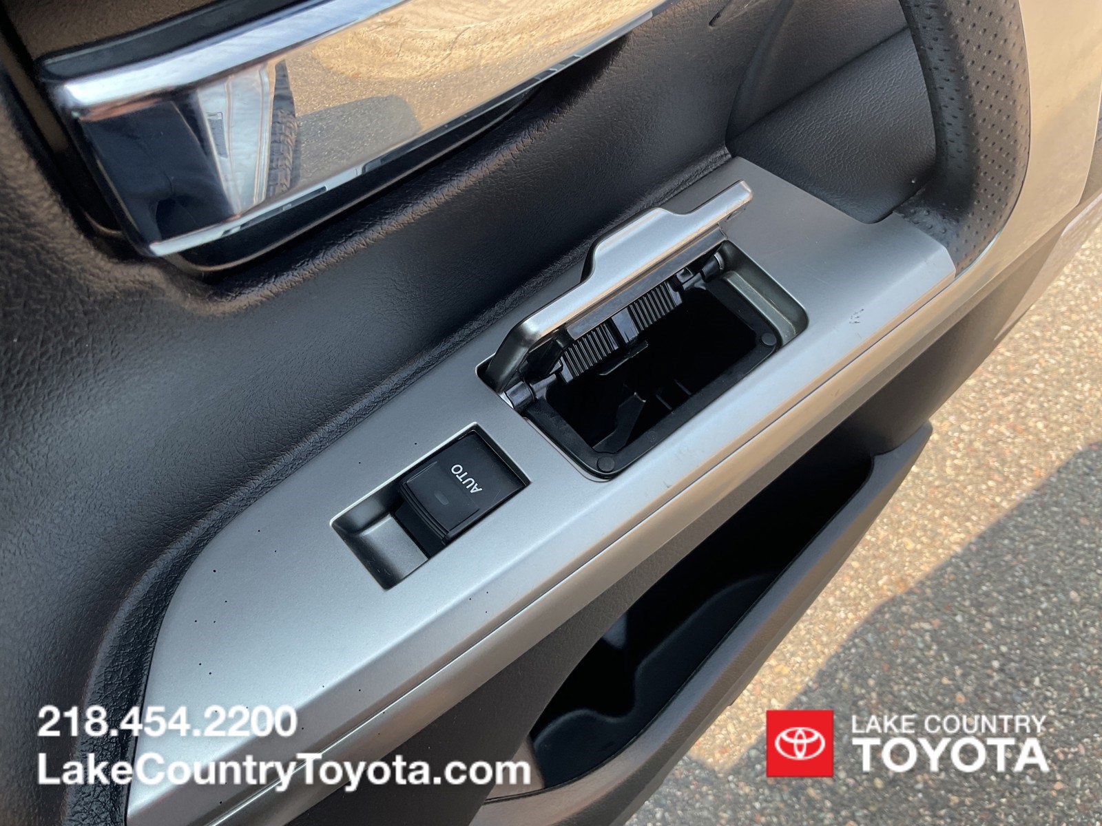 Used 2014 Toyota Land Cruiser AWD/4WD image 23