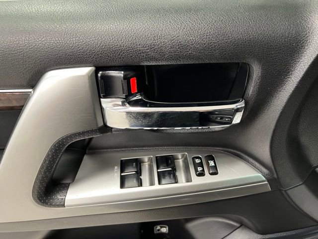 Used 2014 Toyota Land Cruiser image 24
