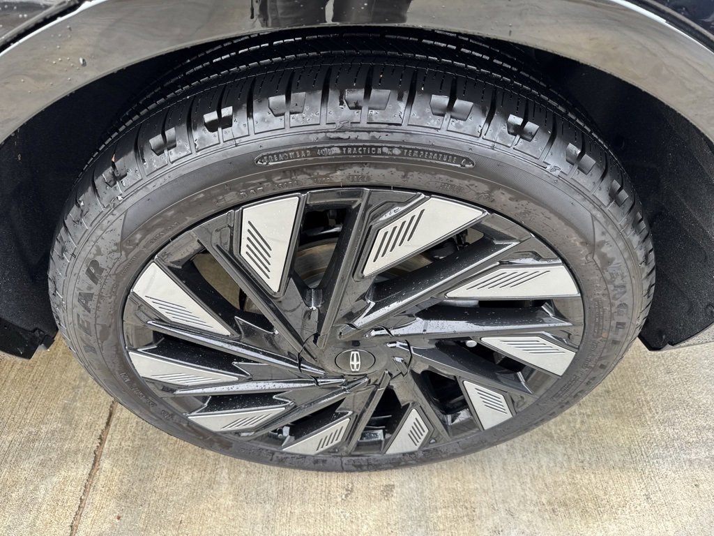 Used 2025 Lincoln Nautilus Reserve image 21