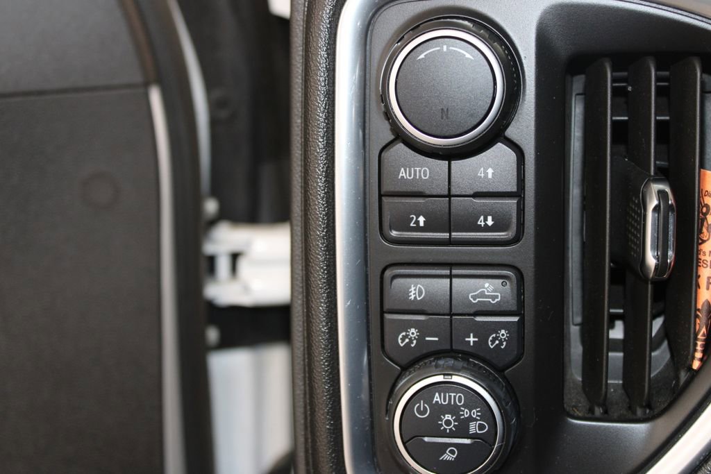 Used 2019 Chevrolet Silverado 1500 High Country w/ Technology Package AWD/4WD image 39