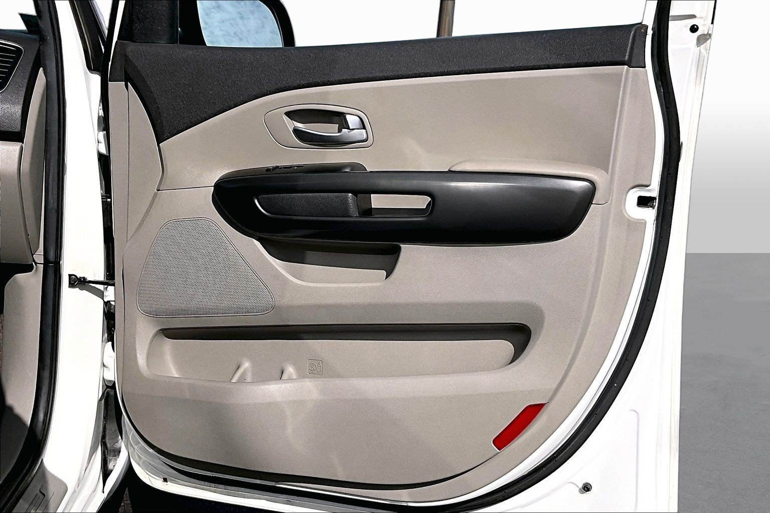 Used 2018 Kia Sedona L FWD image 18