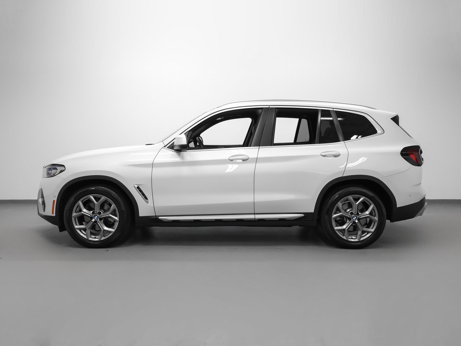 Used 2024 BMW X3 sDrive30i w/ Convenience Package image 2