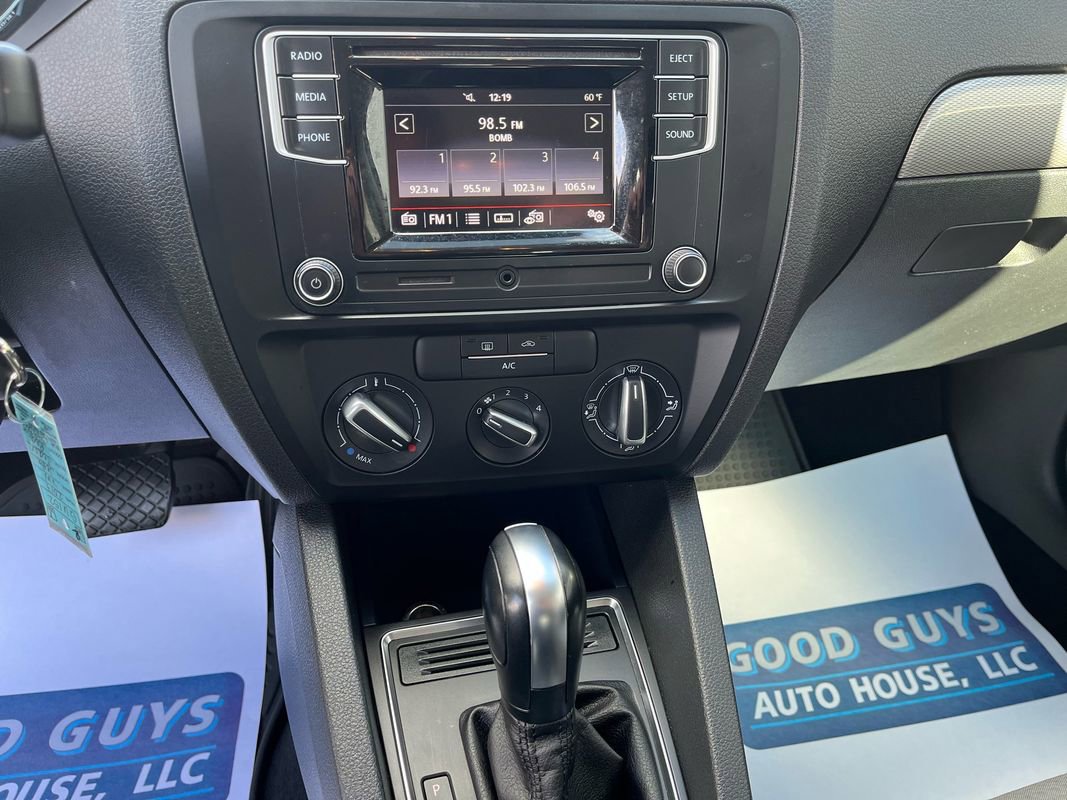 Used 2017 Volkswagen Jetta S image 5