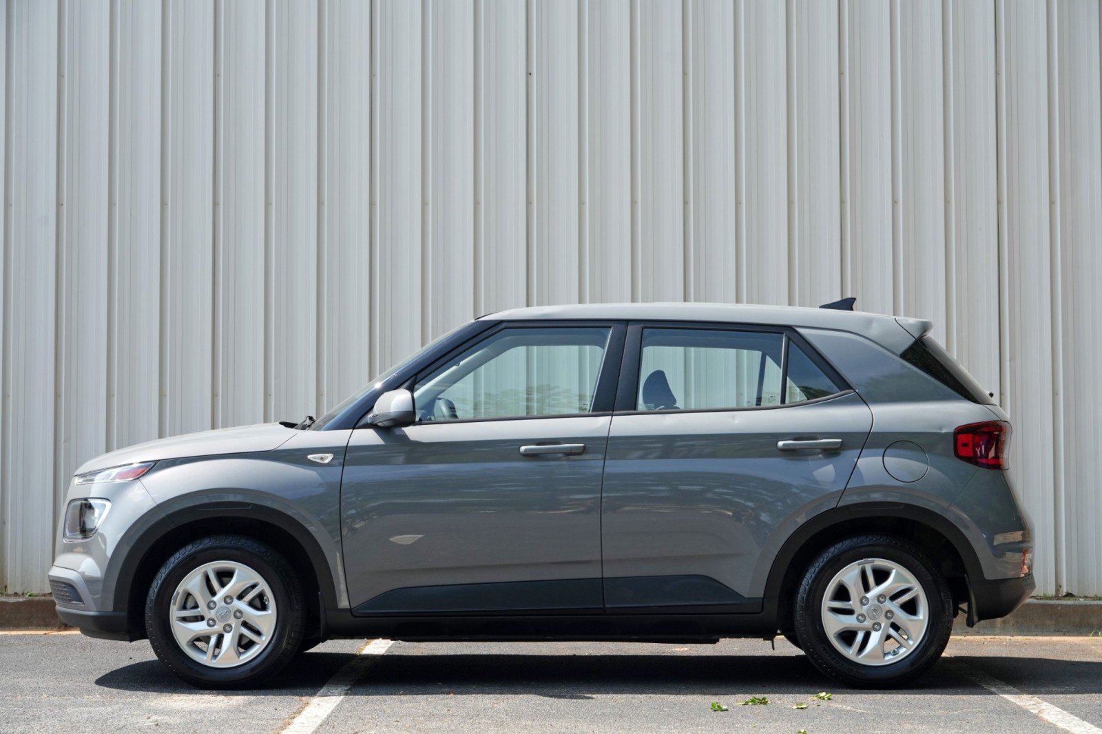 Used 2021 Hyundai Venue SE FWD image 8