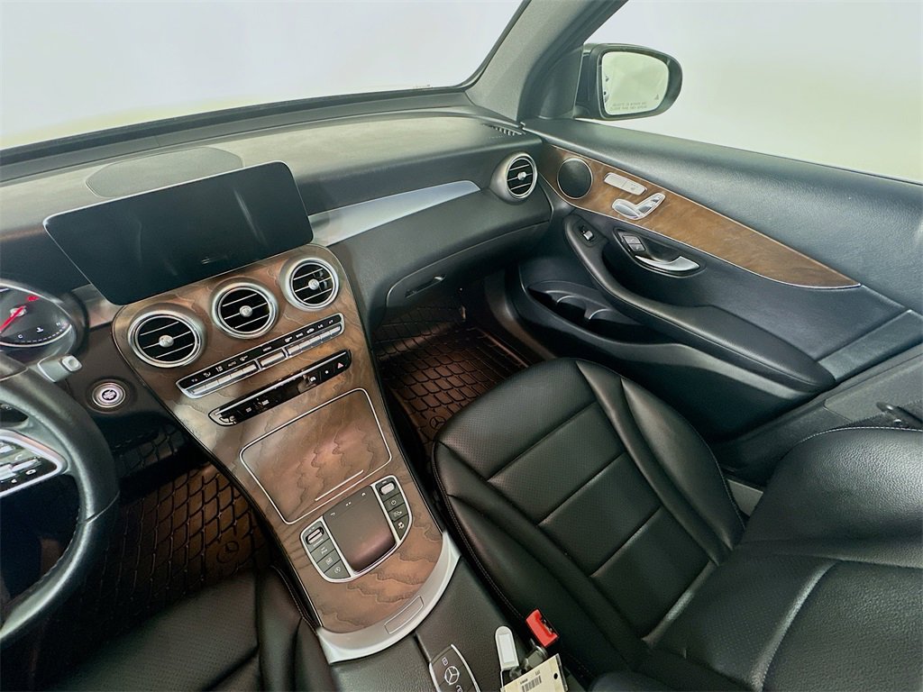 Used 2021 Mercedes-Benz GLC 300 4MATIC w/ Premium Package image 11