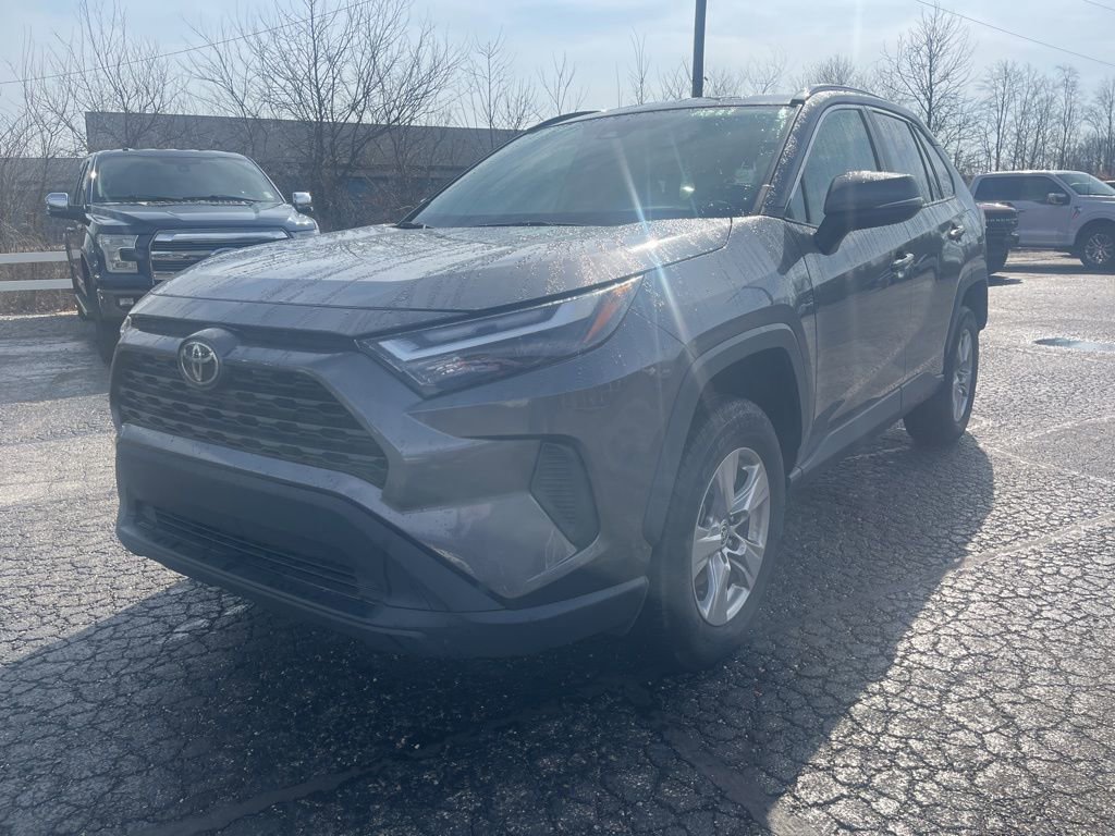 Used 2022 Toyota RAV4 XLE w/ Convenience Package image 2