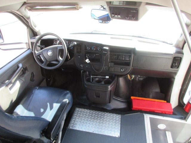 Used 2022 Chevrolet Express 3500 w/ Shuttle Bus Package RWD image 8