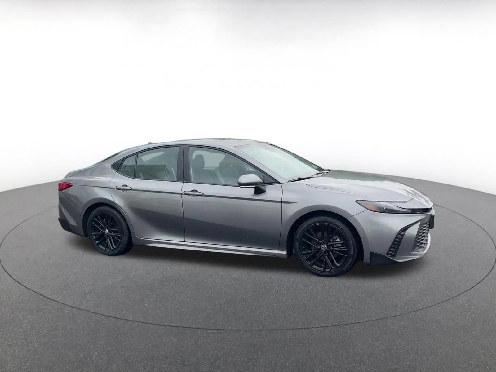 Used 2025 Toyota Camry SE FWD image 2